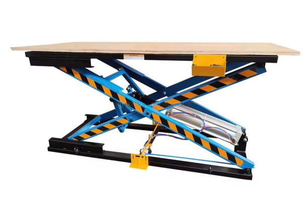 CSM Upholstery lifting table 